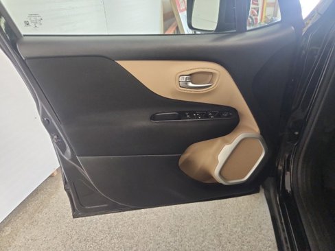 Used 2015 Jeep Renegade Latitude w/ Trailer Tow Group image 14