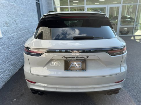 Used 2021 Porsche Cayenne Turbo S image 25