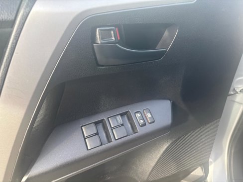 Used 2018 Toyota RAV4 LE image 9