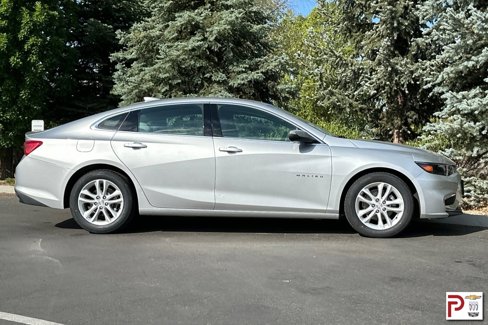Used 2017 Chevrolet Malibu LT w/ Leather Package image 3
