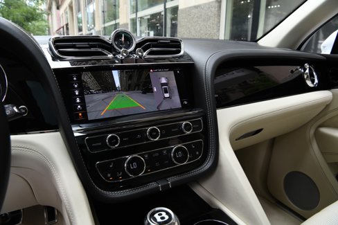 Used 2022 Bentley Bentayga image 19