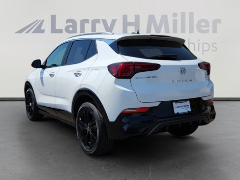Used 2024 Buick Encore GX Sport Touring image 3