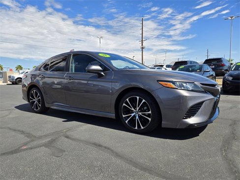 Certified 2019 Toyota Camry SE image 2