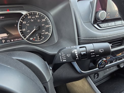 Used 2024 Nissan Rogue SV image 17