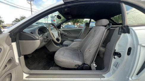 Used 1999 Ford Mustang Convertible image 12