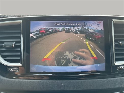 Used 2022 Chrysler Pacifica Touring-L image 14