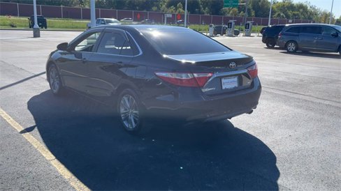 Used 2017 Toyota Camry SE image 6