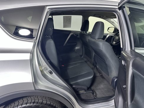 Used 2018 Toyota RAV4 LE image 12