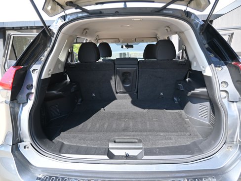 Used 2017 Nissan Rogue SV image 16