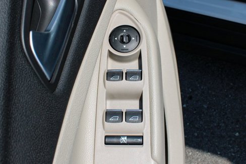 Used 2013 Ford C-MAX SEL image 11