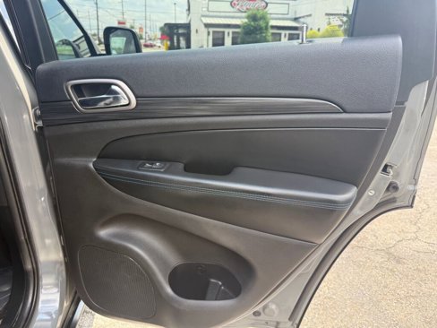 Used 2019 Jeep Grand Cherokee Laredo image 26