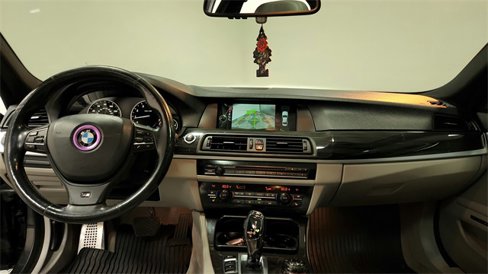 Used 2013 BMW 550i xDrive Sedan image 17