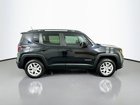 Used 2016 Jeep Renegade Latitude image 4