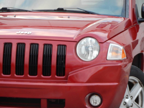 Used 2010 Jeep Compass Sport image 4