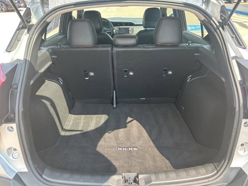 Used 2018 Nissan Kicks SR image 12