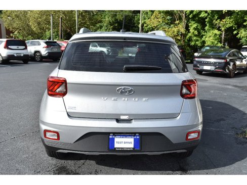 New 2025 Hyundai Venue SEL image 4