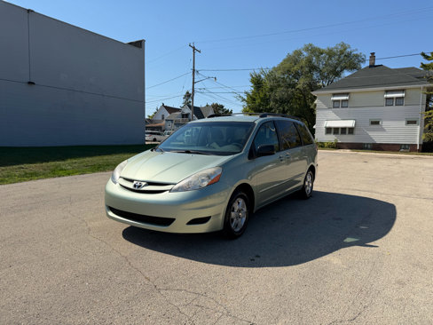 Used 2010 Toyota Sienna LE image 3