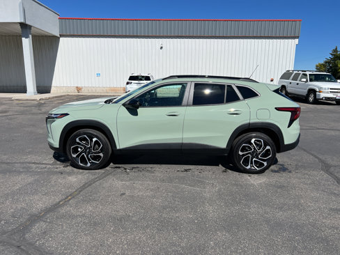 Used 2024 Chevrolet Trax RS w/ Driver Confidence Package image 2