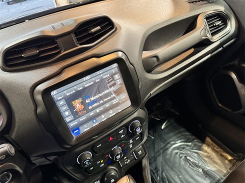 Used 2023 Jeep Renegade Latitude image 42