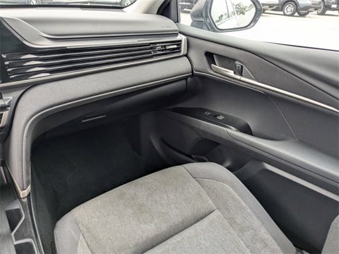 Used 2025 Toyota Camry Hybrid image 15