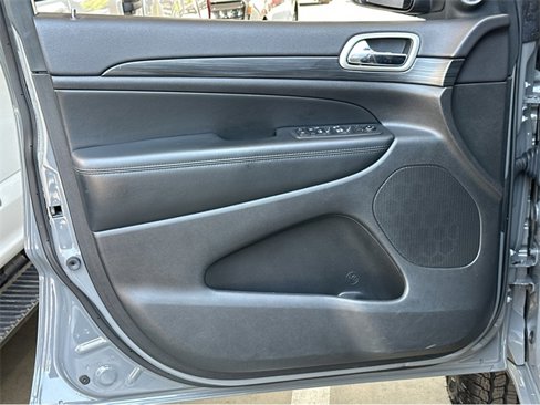 Used 2019 Jeep Grand Cherokee Altitude image 36