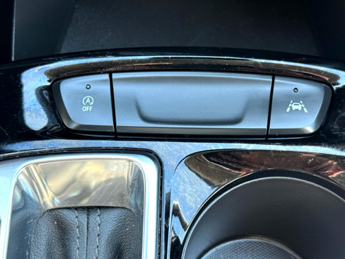 Used 2025 Chevrolet Trax LT image 32