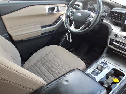 Used 2021 Ford Explorer XLT image 15