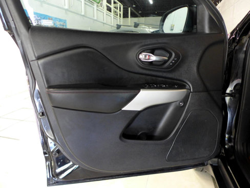 Used 2018 Jeep Cherokee Trailhawk w/ Quick Order Package 27L image 63