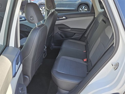 Certified 2024 Volkswagen Taos SE image 6