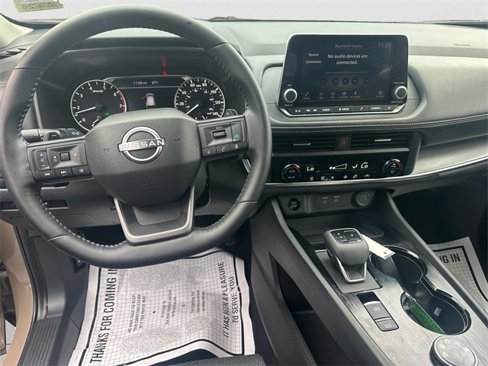 Used 2025 Nissan Rogue SV image 10
