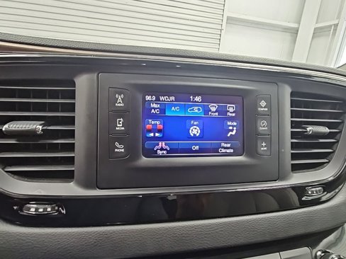 Used 2017 Chrysler Pacifica LX image 17
