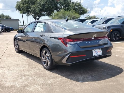 New 2025 Hyundai Elantra Sport image 4