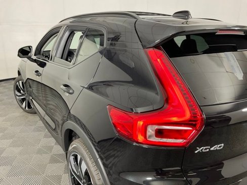 New 2025 Volvo XC40 B5 Plus w/ Protection Package Premier image 40