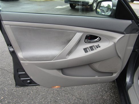 Used 2010 Toyota Camry image 18