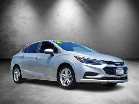 Used 2018 Chevrolet Cruze LT image 2