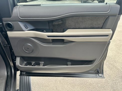 Used 2019 Ford Expedition Max Limited image 18