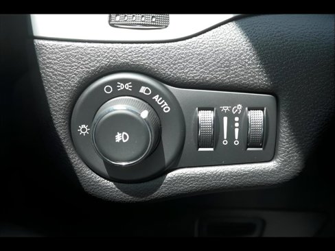 Used 2018 Jeep Cherokee Latitude Plus w/ Cold Weather Group image 16