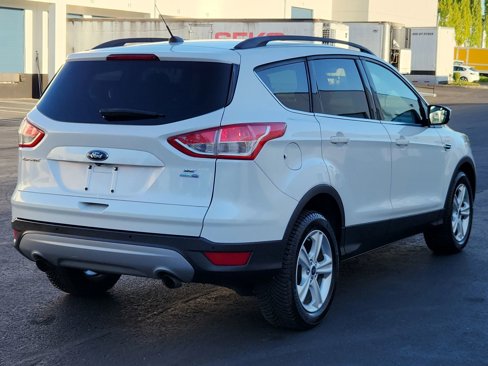 Used 2015 Ford Escape SE w/ Equipment Group 201A image 4