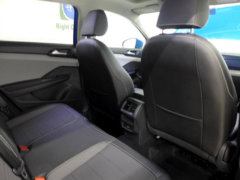 Used 2022 Volkswagen Taos SE w/ Panoramic Sunroof Package image 49