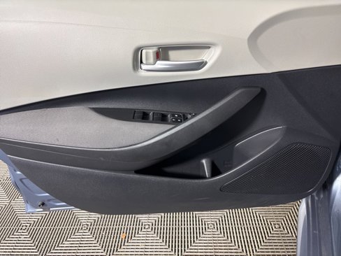 Used 2021 Toyota Corolla LE image 12