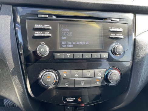 Used 2015 Nissan Rogue S image 19
