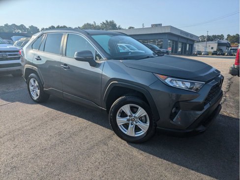 Used 2021 Toyota RAV4 XLE image 4