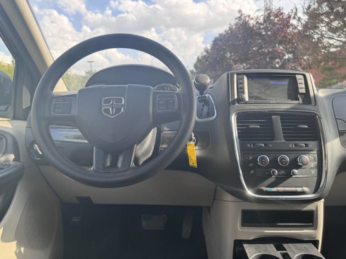 Used 2018 Dodge Grand Caravan SE w/ UConnect Hands-Free Group image 12