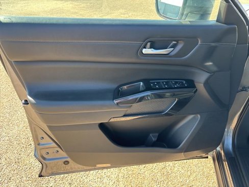 Used 2022 Nissan Pathfinder SV w/ SV Premium Package image 14