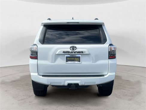 Used 2022 Toyota 4Runner SR5 Premium image 4