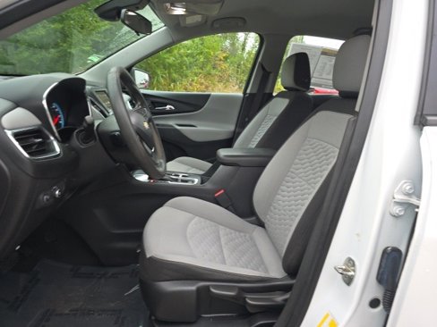 Used 2020 Chevrolet Equinox LS image 9