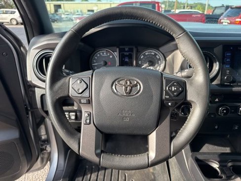 Used 2017 Toyota Tacoma SR image 25