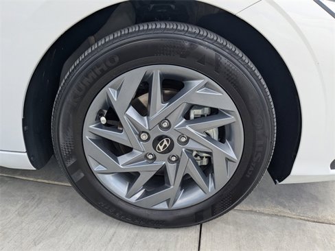 Used 2024 Hyundai Elantra SEL image 10