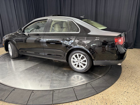 Used 2010 Volkswagen Jetta SEL image 3