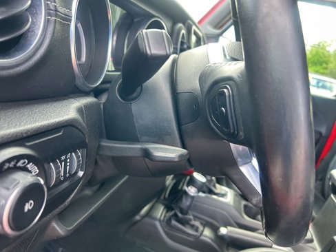 Used 2018 Jeep Wrangler Unlimited Sahara image 38